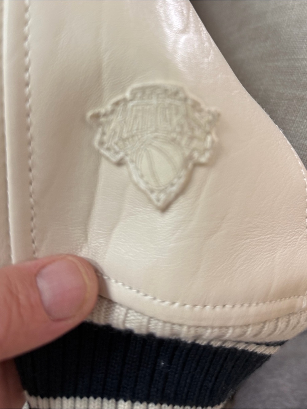 Kith x Avirex x New York Knicks Leather Jacket color Cream size Medium - Picture 13 of 13